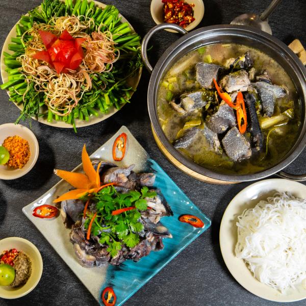Lẩu gà ác lá giang